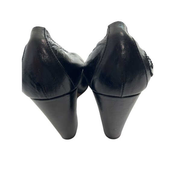 Chanel Cap Toe Leather Pumps in Black - Picture 4 of 7